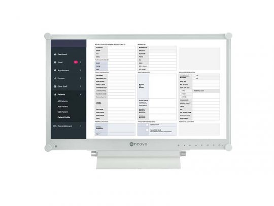 Neovo Computermonitor mit Anzeige einer medizinischen Patienteninformations-Managementsoftware; auf dem Bildschirm sind verschiedene Formulare und Menüs zur Verwaltung von Patientendaten vor weißem Hintergrund zu sehen. Das Neovo-Logo ist am unteren Bildschirmrand sichtbar.